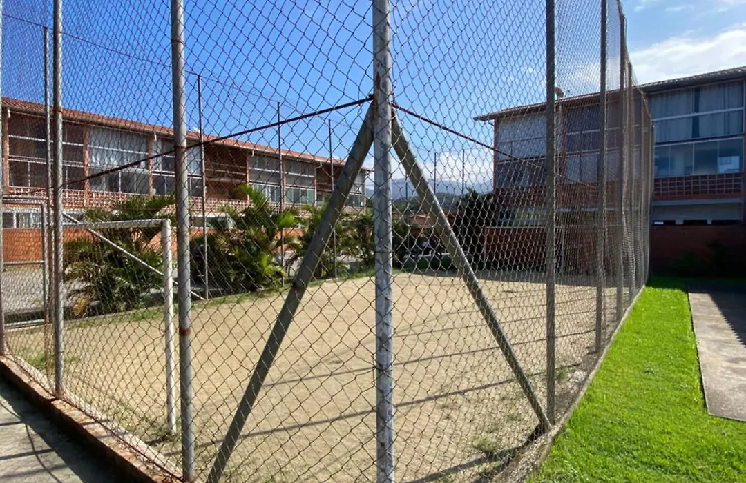 Apartamento a 250 metros da Praia do Sapê e Maranduba - Piscina e Ar condicionado-1